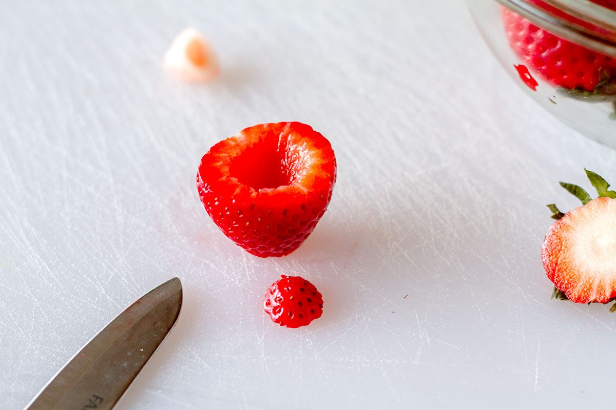 ho-to-make-guacamole-stuffed-strawberries