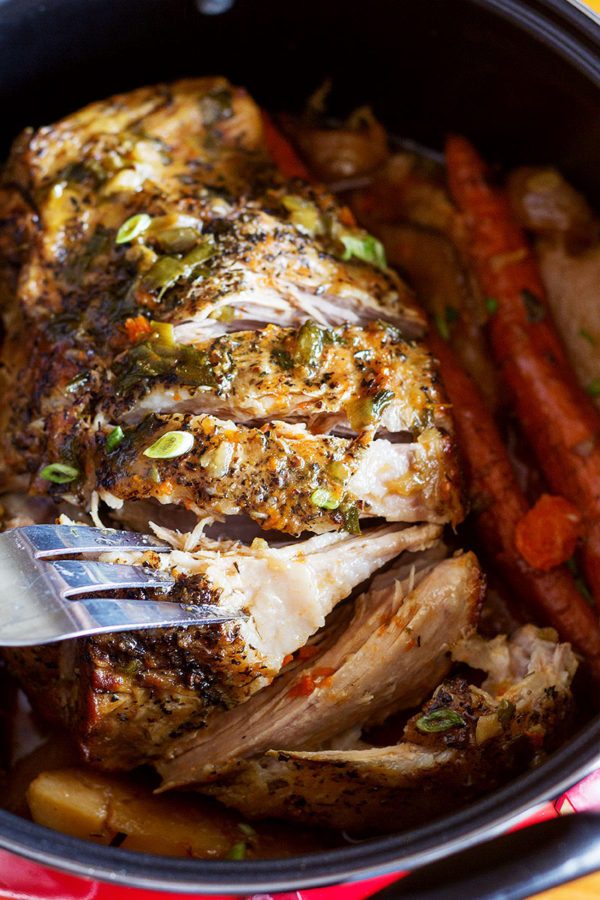 One-Pot Pork Roast with Garlic, Carrot and Potato - #recipe by #eatwell101 - https://www.eatwell101.com/one-pot-pork-roast-recipe