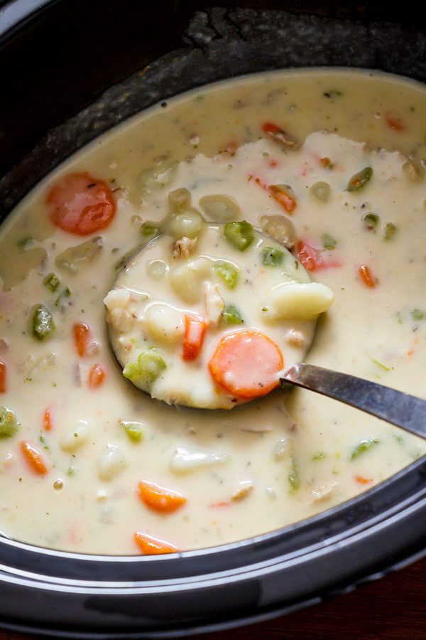 Slow Cooker Chicken Potato Soup - #recipe by #eatwell101 - https://www.eatwell101.com/slow-cooker-creamy-chicken-potato-soup-recipe