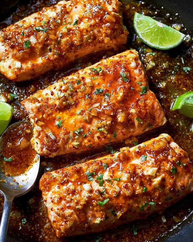 Spicy Honey Garlic Salmon - #recipe by #eatwell101 - https://www.eatwell101.com/spicy-honey-garlic-salmon-recipe