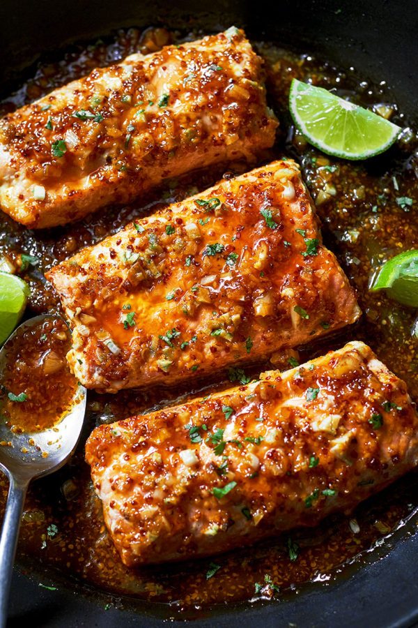 Spicy Honey Garlic Salmon - #recipe by #eatwell101 - https://www.eatwell101.com/spicy-honey-garlic-salmon-recipe