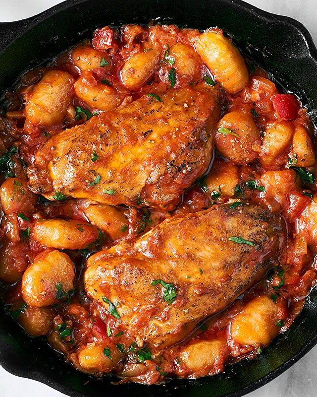 One-Pan Chicken Gnocchi with Tomato Butter Sauce - #recipe by #eatwell101 - https://www.eatwell101.com/one-pan-chicken-gnocchi-with-tomato-butter-sauce