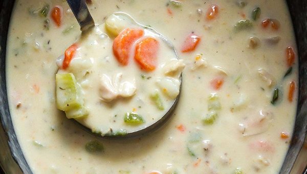 Slow Cooker Chicken Potato Soup - #recipe by #eatwell101 - https://www.eatwell101.com/slow-cooker-creamy-chicken-potato-soup-recipe