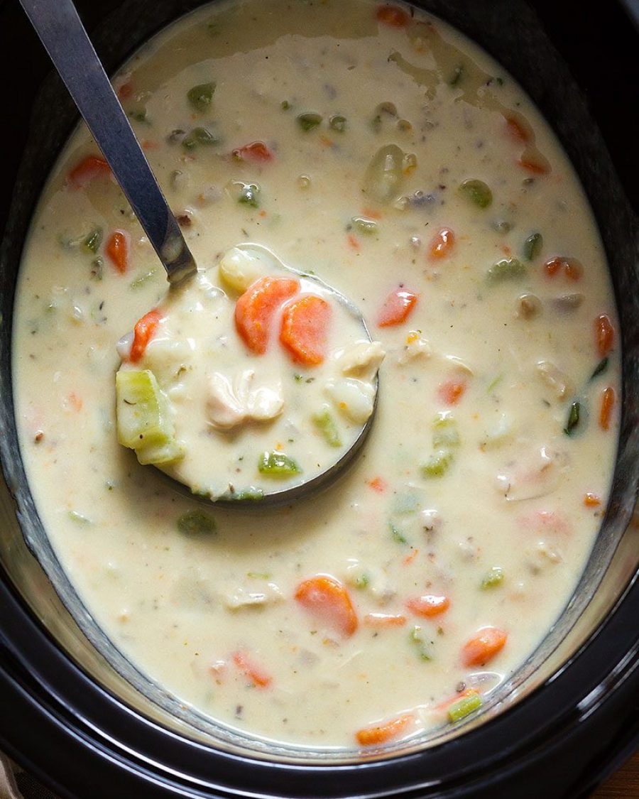 Slow Cooker Chicken Potato Soup - #recipe by #eatwell101 - https://www.eatwell101.com/slow-cooker-creamy-chicken-potato-soup-recipe