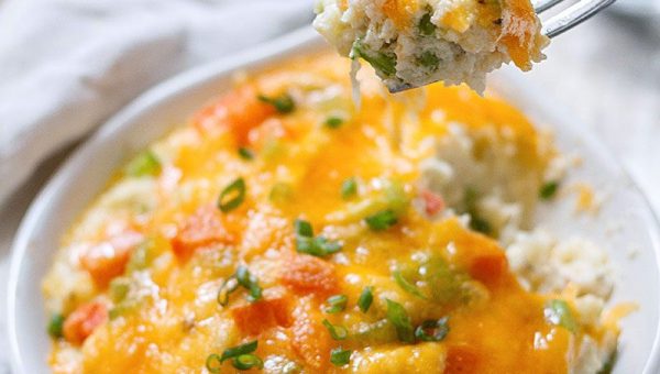 Loaded Mashed Cauliflower Casserole - #recipe by #eatwell101 - https://www.eatwell101.com/low-carb-cauliflower-casserole-recipe