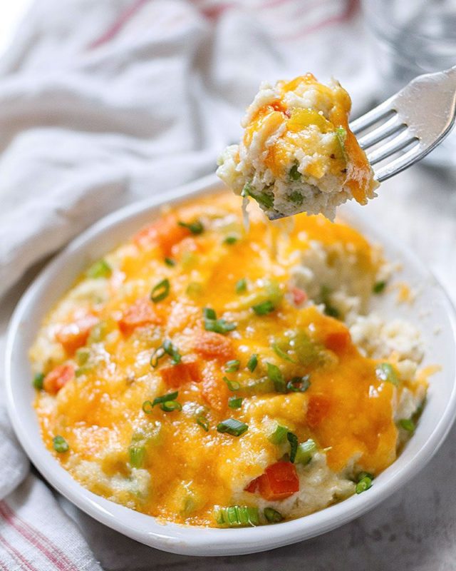 Loaded Mashed Cauliflower Casserole - #recipe by #eatwell101 - https://www.eatwell101.com/low-carb-cauliflower-casserole-recipe
