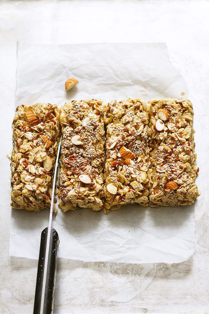 No-Bake Chewy Granola Bars With Almonds, Flax Seeds and Chia Seeds
