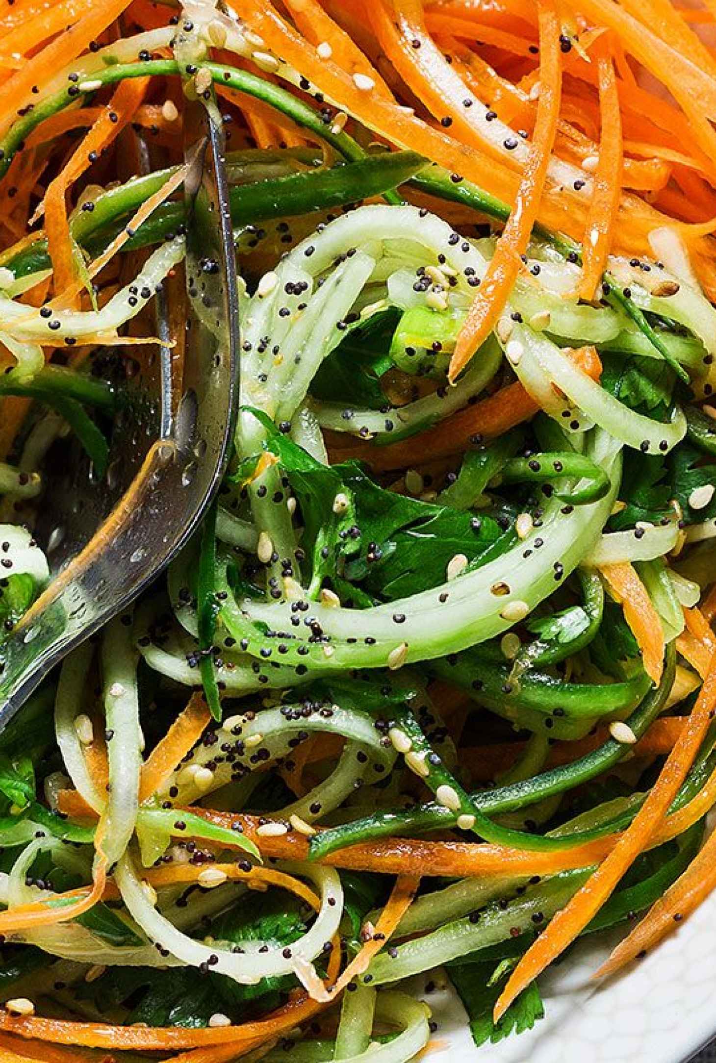 Cucumber Sesame Salad - #recipe by #eatwell101 - https://www.eatwell101.com/spiralized-cucumber-salad-recipe