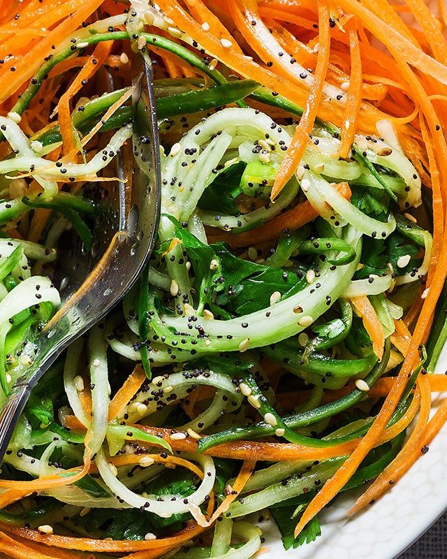 Cucumber Sesame Salad - #recipe by #eatwell101 - https://www.eatwell101.com/spiralized-cucumber-salad-recipe