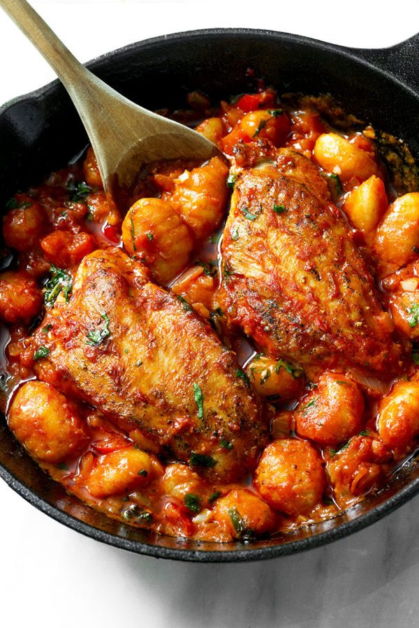 One-Pan Chicken Gnocchi with Tomato Butter Sauce - #recipe by #eatwell101 - https://www.eatwell101.com/one-pan-chicken-gnocchi-with-tomato-butter-sauce