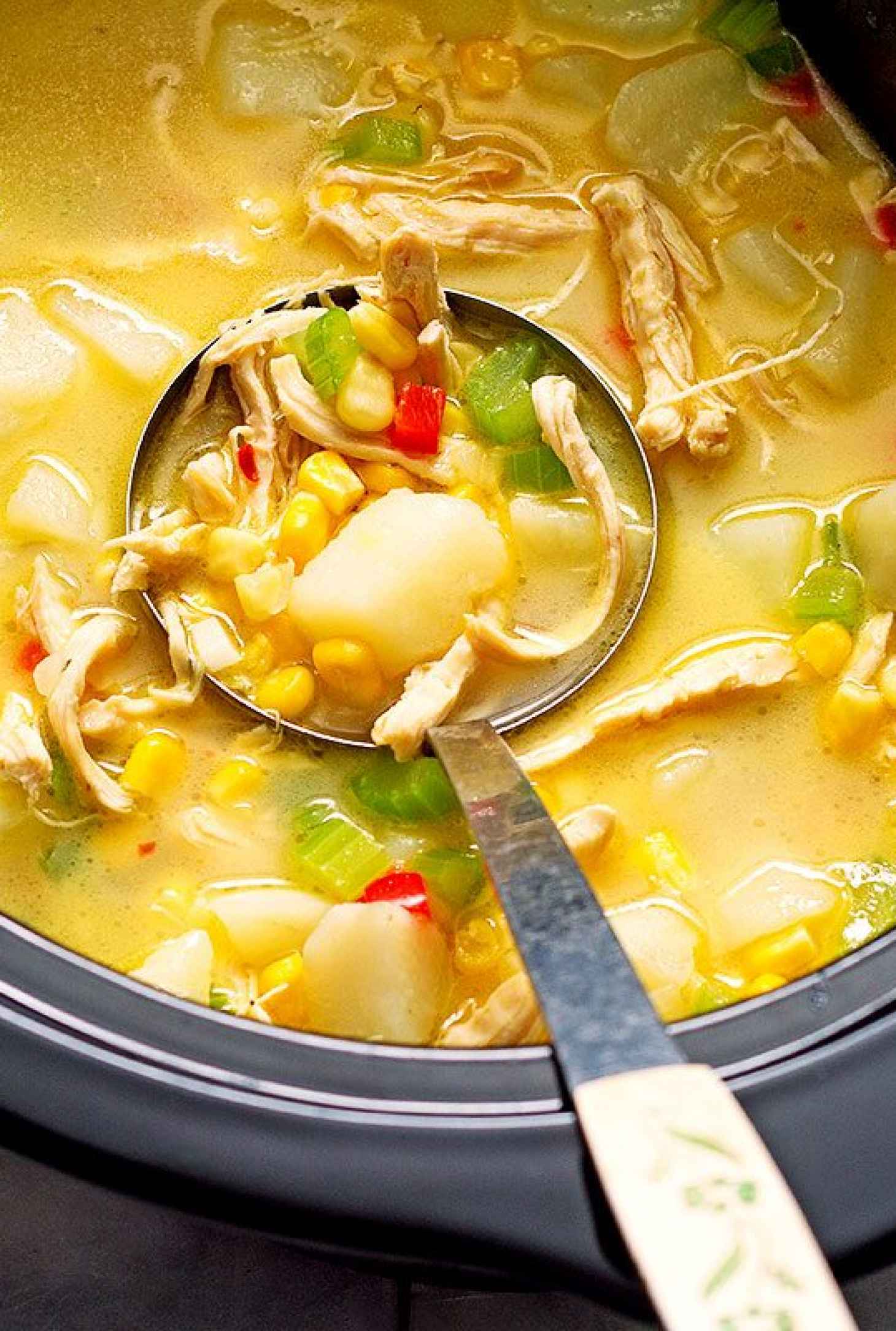 Slow Cooker Chicken Corn Chowder - #recipe by #eatwell101 - https://www.eatwell101.com/slow-cooker-light-chicken-corn-chowder-recipe