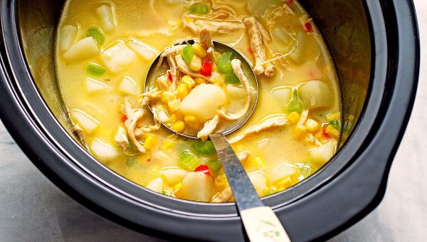 Slow Cooker Chicken Corn Chowder - #recipe by #eatwell101 - https://www.eatwell101.com/slow-cooker-light-chicken-corn-chowder-recipe