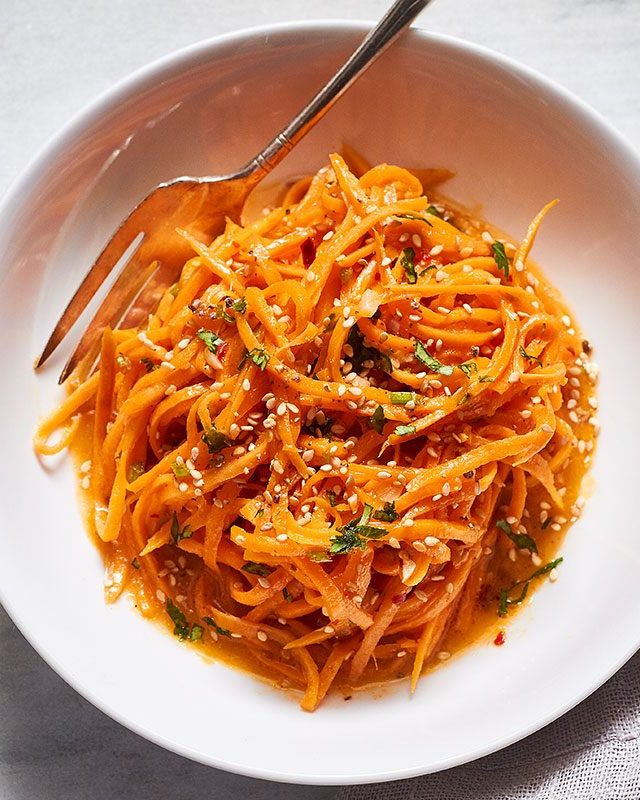Garlic Butter Sweet Potato Noodles - #recipe by #eatwell101 - https://www.eatwell101.com/sweet-potato-noodles-with-garlic-butter-sauce