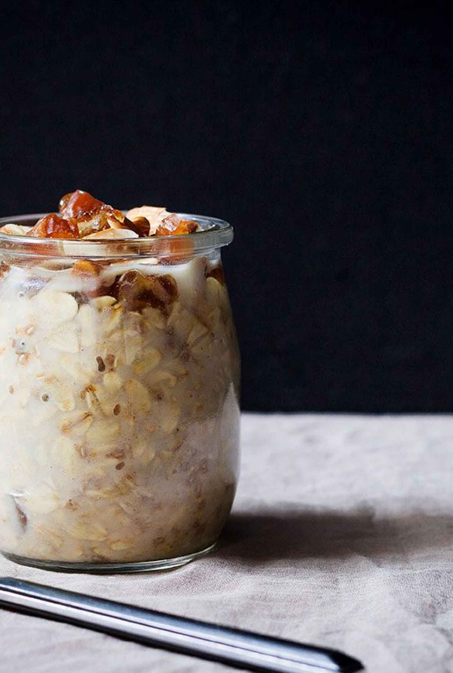 Healthy Chia Overnight Oats - #recipe by #eatwell101 - https://www.eatwell101.com/vegan-overnight-oats-chia-recipe