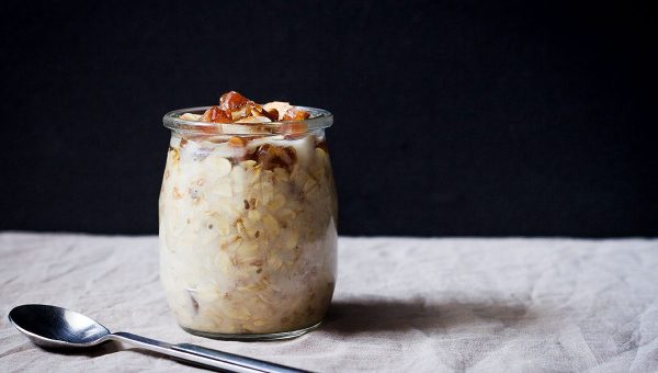 Healthy Chia Overnight Oats - #recipe by #eatwell101 - https://www.eatwell101.com/vegan-overnight-oats-chia-recipe