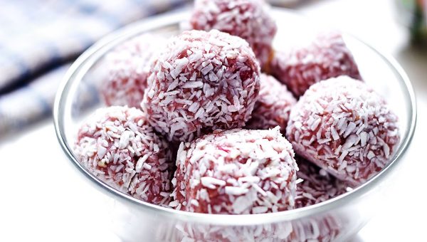 Strawberry Energy Balls - #recipe by #eatwell101 - https://www.eatwell101.com/strawberry-energy-balls