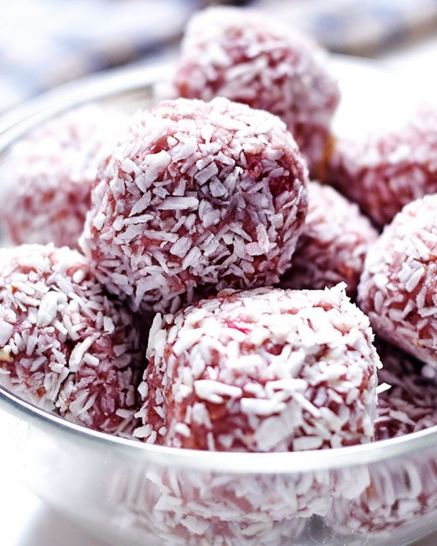 Strawberry Energy Balls - #recipe by #eatwell101 - https://www.eatwell101.com/strawberry-energy-balls