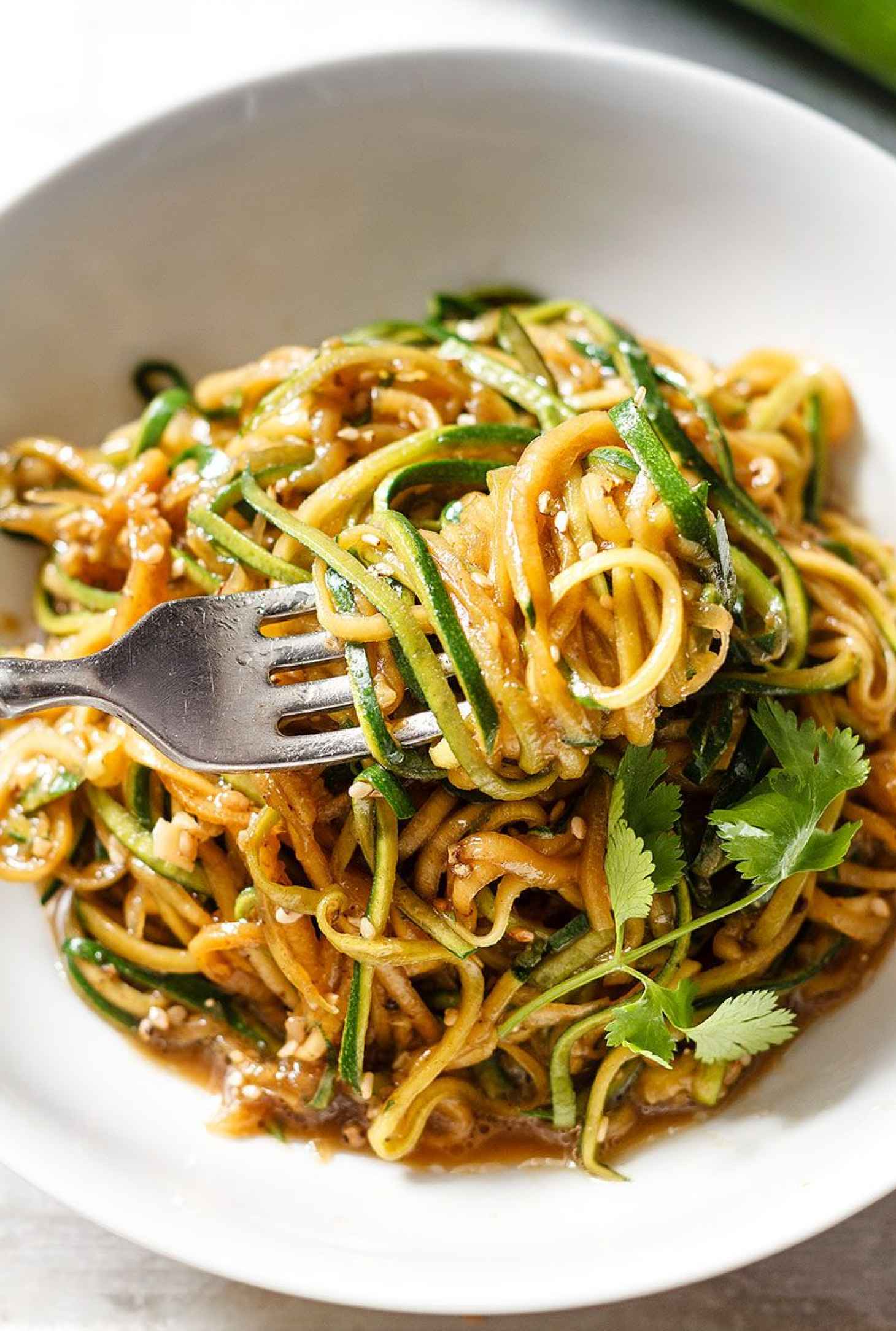 Teriyaki Zucchini Noodles - #recipe by #eatwell101 - https://www.eatwell101.com/teriyaki-zucchini-noodles