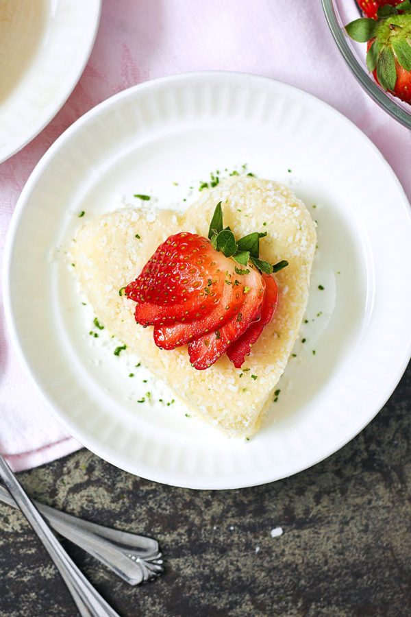 Valentine’s White Chocolate Fudges - #recipe by #eatwell101 - https://www.eatwell101.com/white-chocolate-fudges-recipe