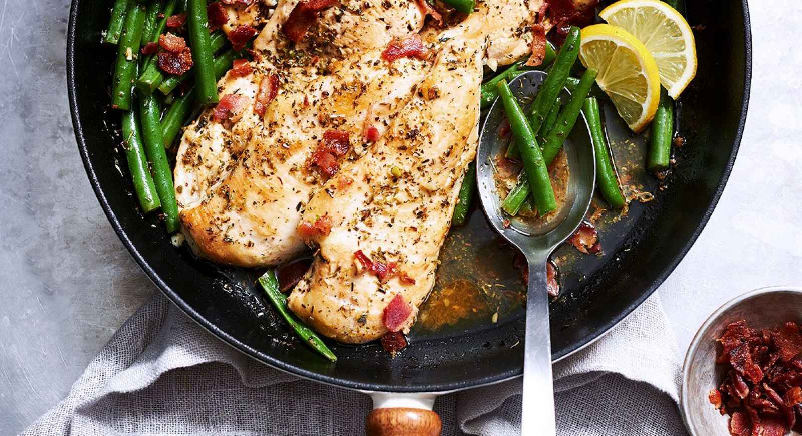 Garlic Lemon Chicken Breasts And Green Beans Skillet Eatwell101