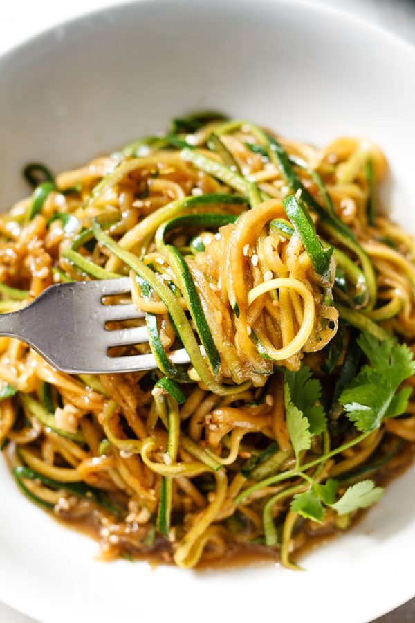 Teriyaki Zucchini Noodles - #recipe by #eatwell101 - https://www.eatwell101.com/teriyaki-zucchini-noodles