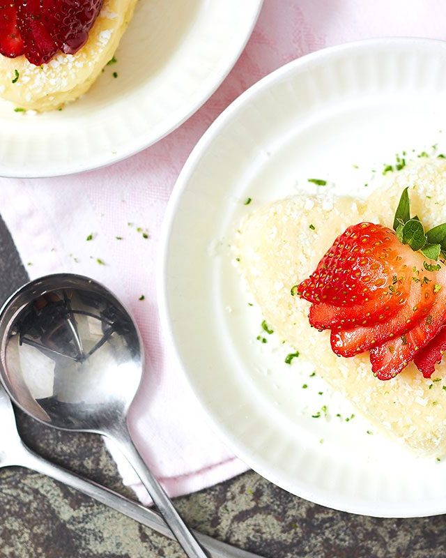 Valentine’s White Chocolate Fudges - #recipe by #eatwell101 - https://www.eatwell101.com/white-chocolate-fudges-recipe