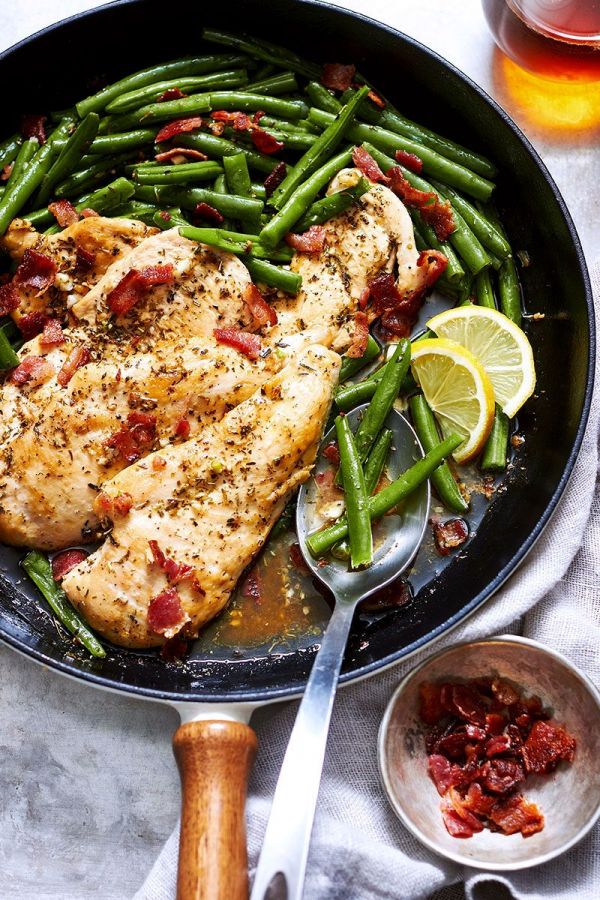 Garlic Lemon Chicken Breasts with Green Beans - #recipe by #eatwell101 - https://www.eatwell101.com/garlic-lemon-chicken-and-green-beans-skillet