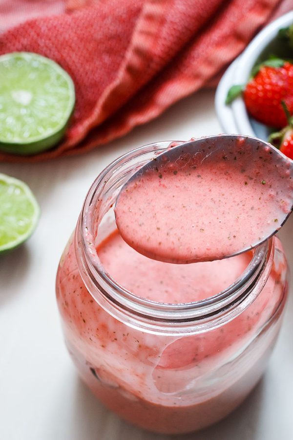 Healthy Strawberry Cilantro Lime Dressing - #recipe by #eatwell101 - https://www.eatwell101.com/healthy-strawberry-dressing-recipe