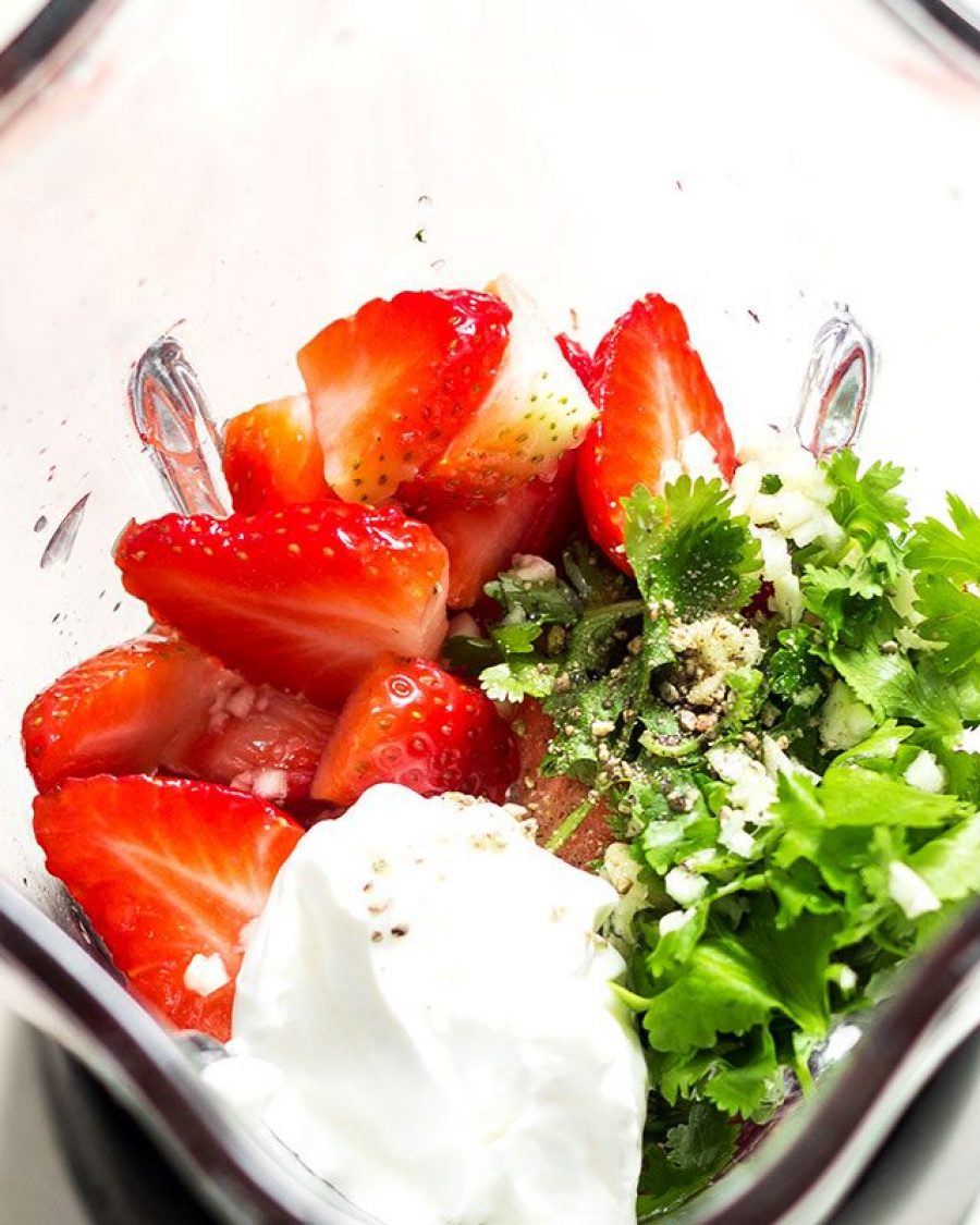 Healthy Strawberry Cilantro Lime Dressing - #recipe by #eatwell101 - https://www.eatwell101.com/healthy-strawberry-dressing-recipe