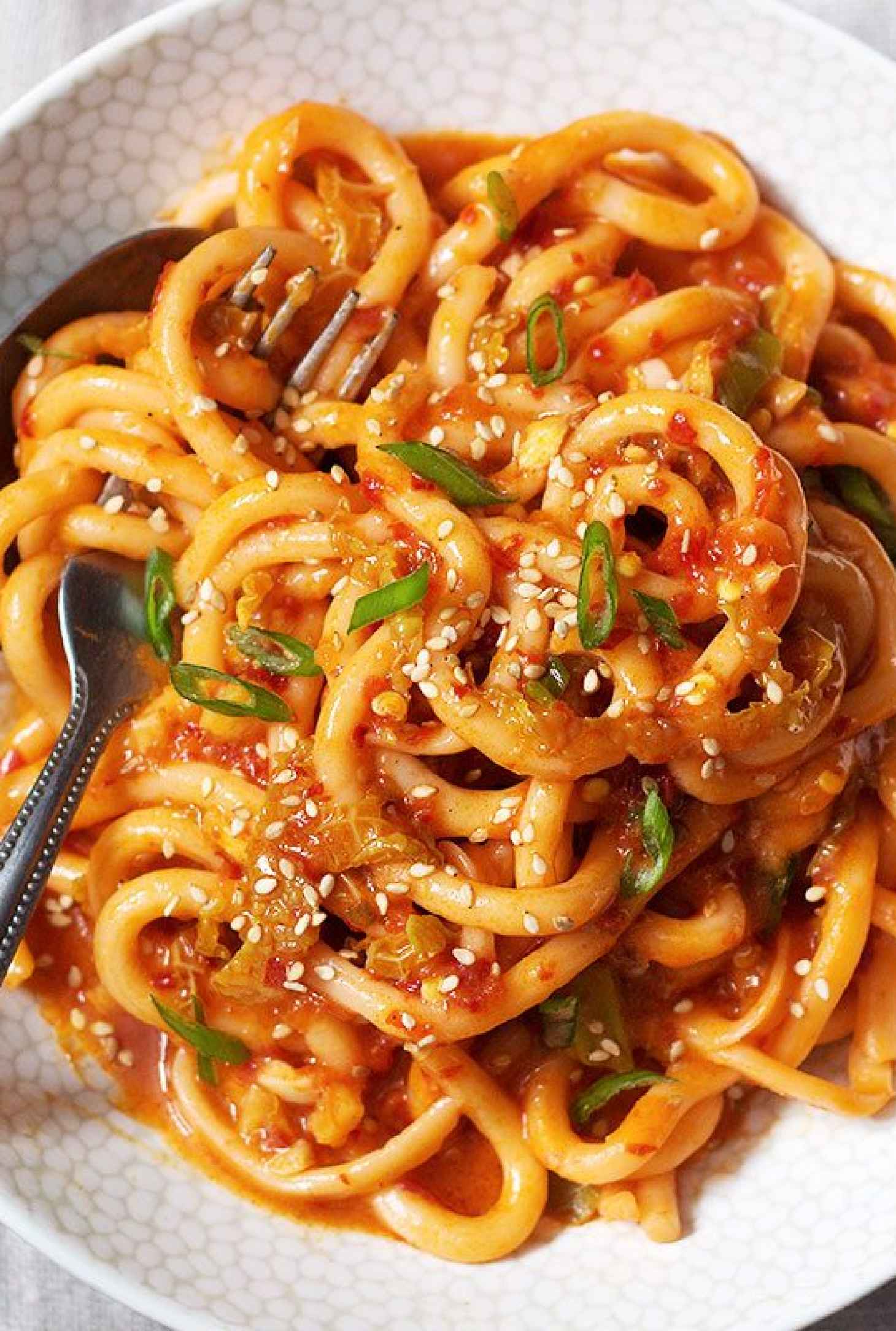 Udon Noodles Stir Fry with Kimchi Sauce - #recipe by #eatwell101 - https://www.eatwell101.com/udon-noodles-recipe