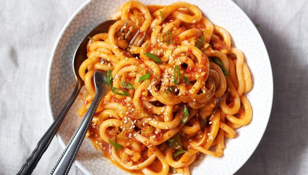 Udon Noodles Stir Fry with Kimchi Sauce - #recipe by #eatwell101 - https://www.eatwell101.com/udon-noodles-recipe