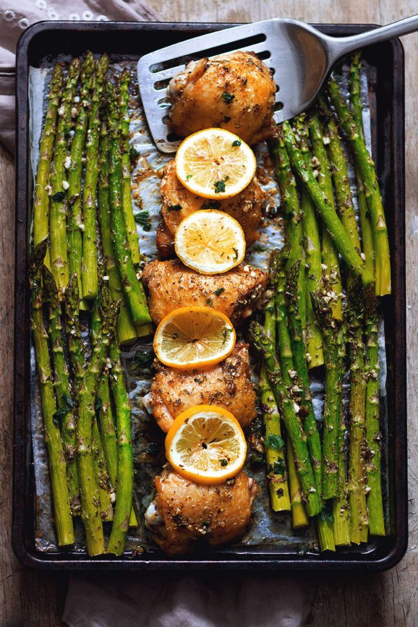 Sheet Pan Garlic Butter Chicken and Asparagus - #recipe by #eatwell101 - https://www.eatwell101.com/garlic-butter-chicken-recipe