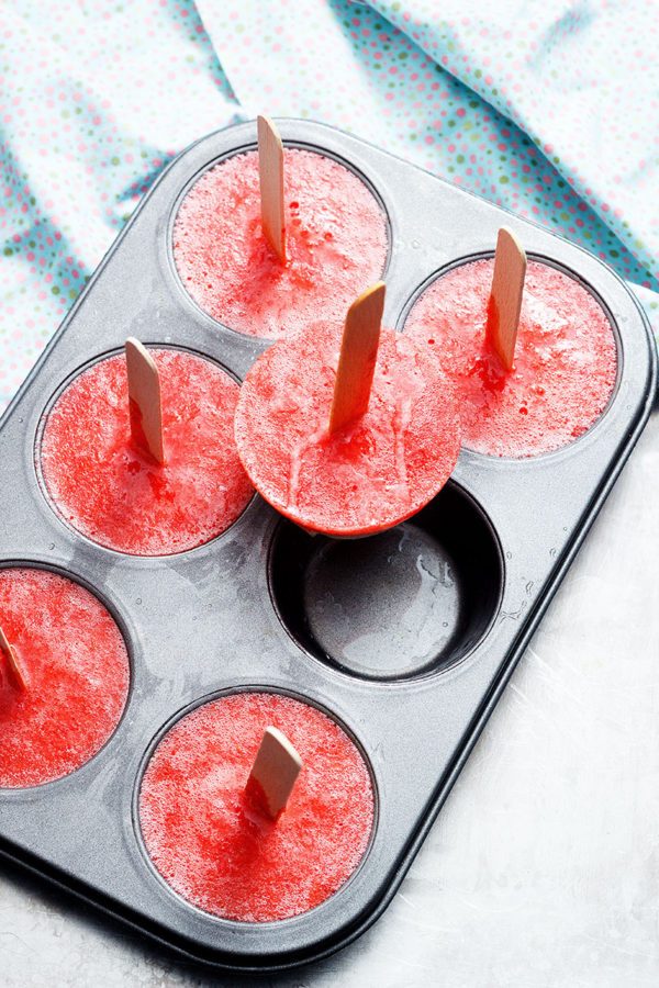 Kiwi Strawberry Fruit Popsicles - #recipe by #eatwell101 - https://www.eatwell101.com/kiwi-strawberry-fruit-popsicles