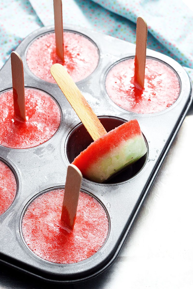 Kiwi Strawberry Fruit Popsicles Recipe — Eatwell101