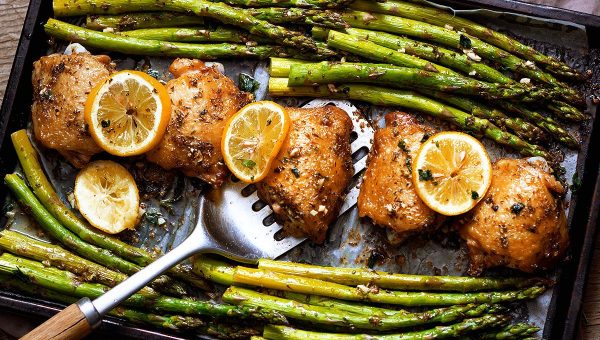 Sheet Pan Garlic Butter Chicken and Asparagus - #recipe by #eatwell101 - https://www.eatwell101.com/garlic-butter-chicken-recipe