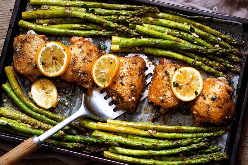 Sheet Pan Garlic Butter Chicken and Asparagus - #recipe by #eatwell101 - https://www.eatwell101.com/garlic-butter-chicken-recipe