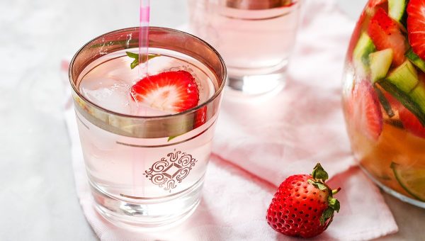 Cucumber Strawberry Detox Drink - #recipe by #eatwell101 - https://www.eatwell101.com/cucumber-strawberry-detox-drink-recipe
