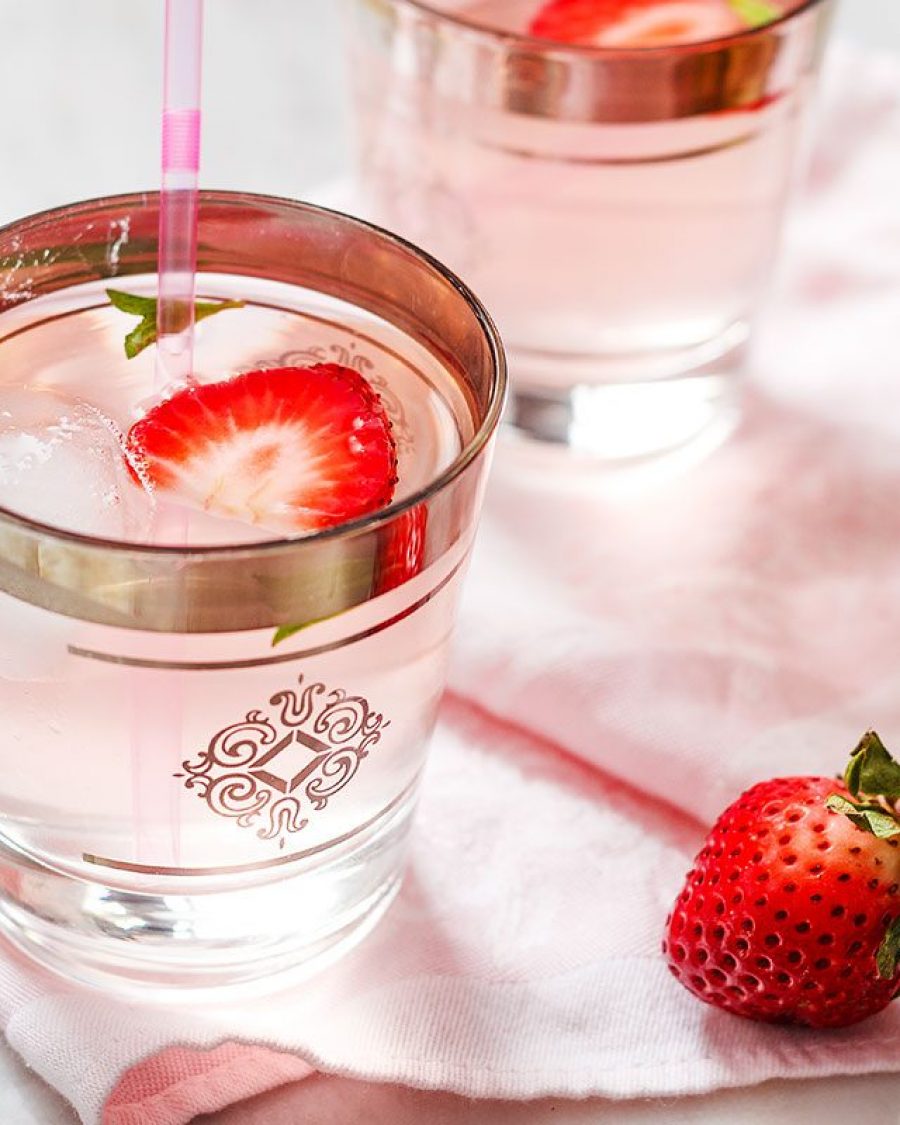 Cucumber Strawberry Detox Drink - #recipe by #eatwell101 - https://www.eatwell101.com/cucumber-strawberry-detox-drink-recipe