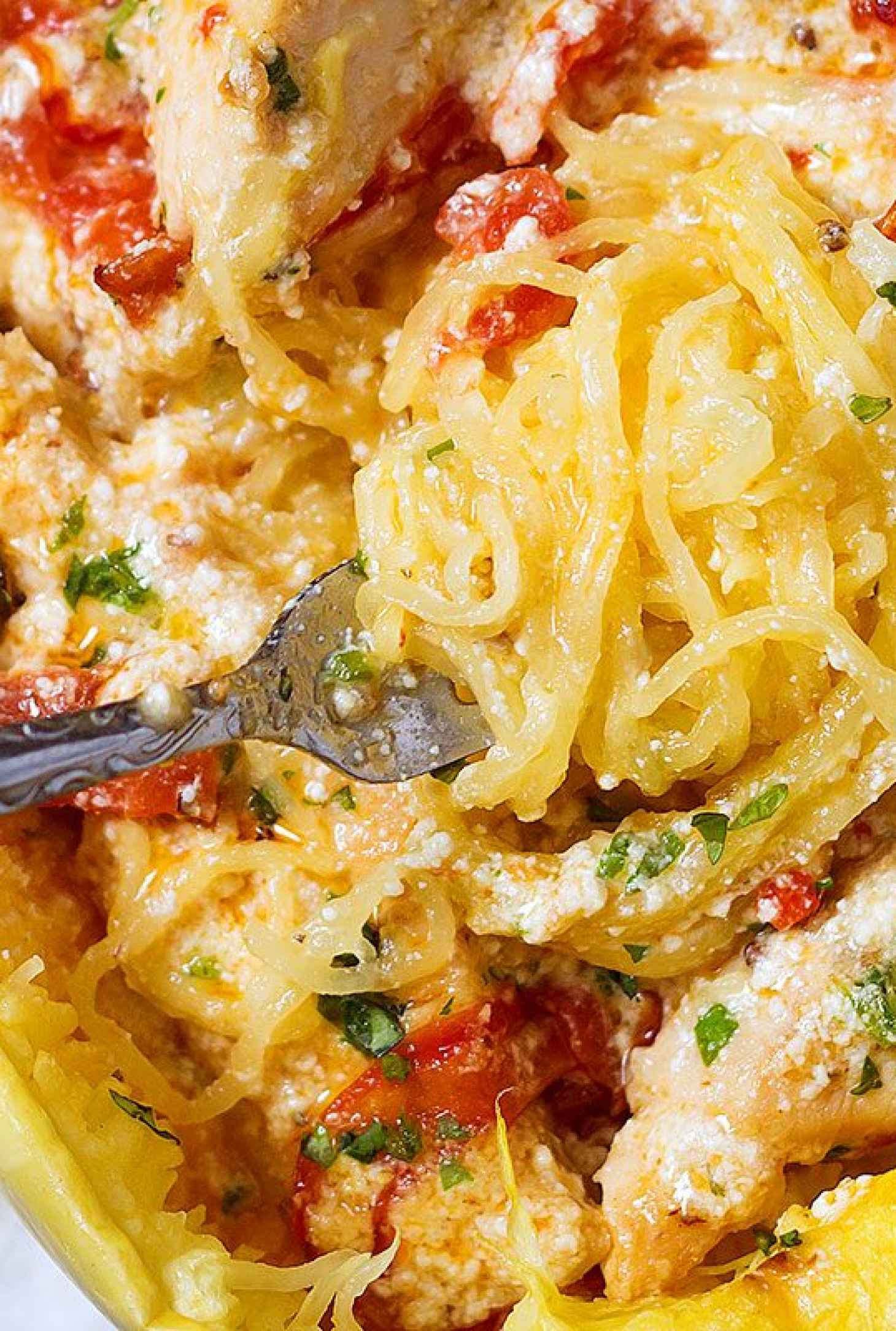 Chicken Stuffed Spaghetti Squash - #recipe by #eatwell101 - https://www.eatwell101.com/chicken-spaghetti-squash-recipe