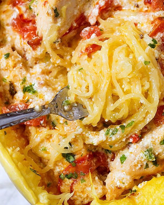 Chicken Stuffed Spaghetti Squash - #recipe by #eatwell101 - https://www.eatwell101.com/chicken-spaghetti-squash-recipe