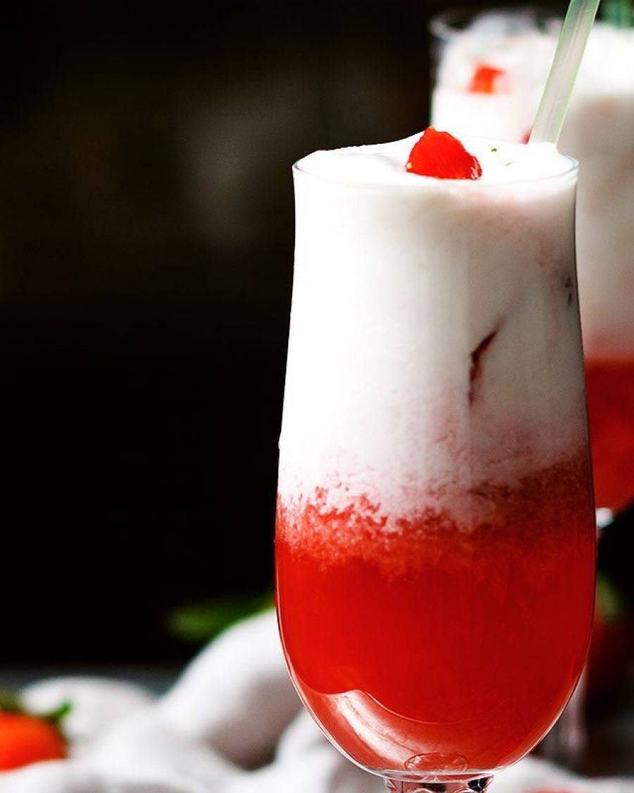 Frozen Strawberry Daiquiri Floats - #recipe by #eatwell101 - https://www.eatwell101.com/strawberry-daiquiri-recipe