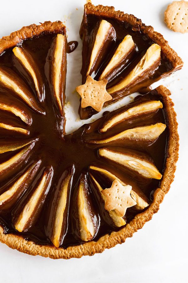 Honey Pear Chocolate Tart - #recipe by #eatwell101 - https://www.eatwell101.com/chocolate-tart-recipe