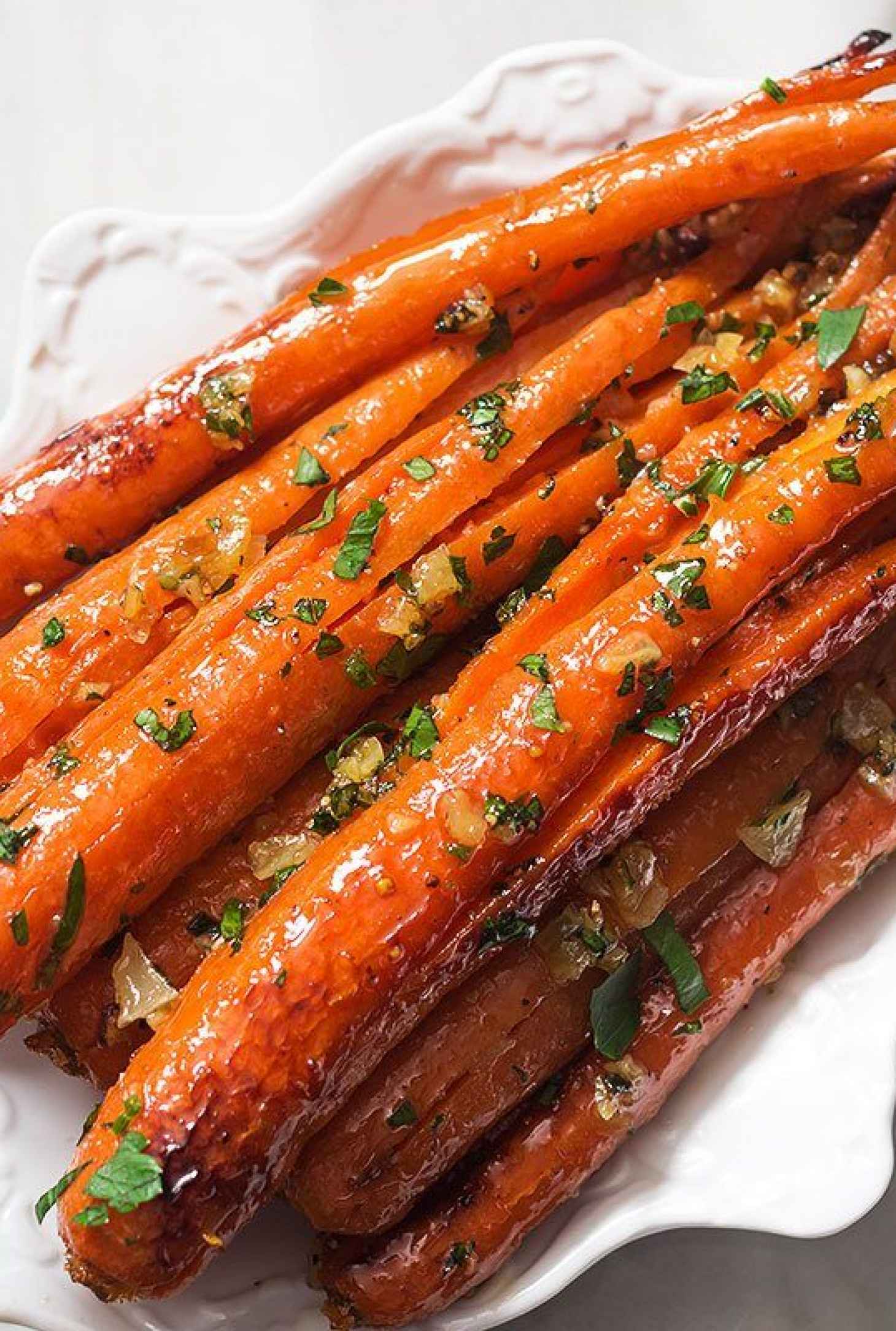 Honey Garlic Butter Roasted Carrots - #recipe by #eatwell101 - https://www.eatwell101.com/honey-garlic-butter-roasted-carrots