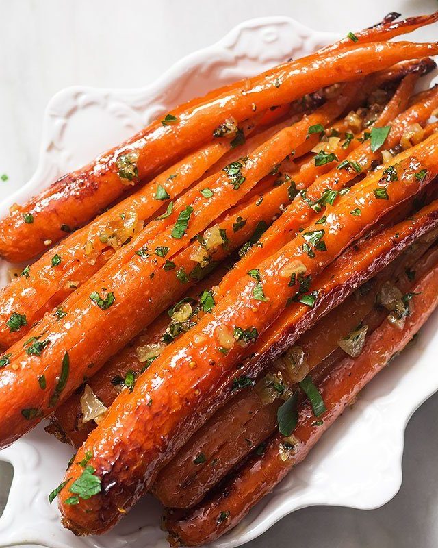 Honey Garlic Butter Roasted Carrots - #recipe by #eatwell101 - https://www.eatwell101.com/honey-garlic-butter-roasted-carrots