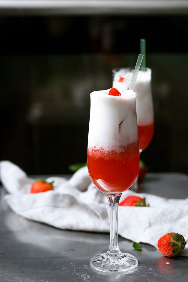 Frozen Strawberry Daiquiri Floats - #recipe by #eatwell101 - https://www.eatwell101.com/strawberry-daiquiri-recipe