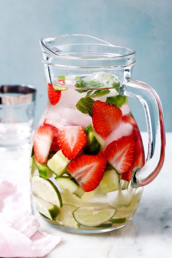 Cucumber Strawberry Detox Drink - #recipe by #eatwell101 - https://www.eatwell101.com/cucumber-strawberry-detox-drink-recipe