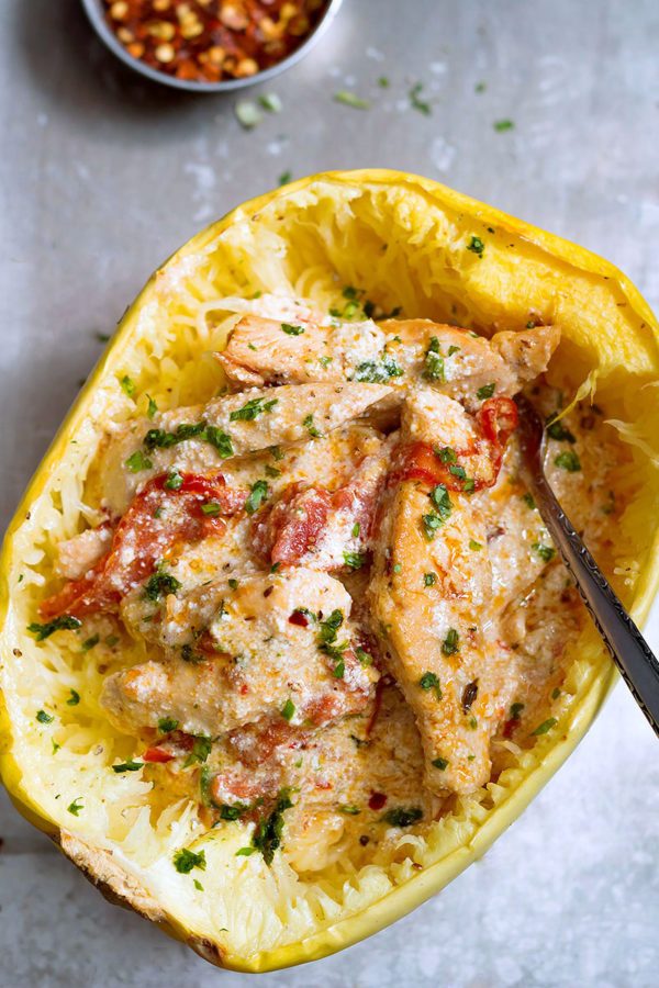 Creamy Chicken and Spaghetti Squash - #recipe by #eatwell101 - https://www.eatwell101.com/chicken-spaghetti-squash-recipe