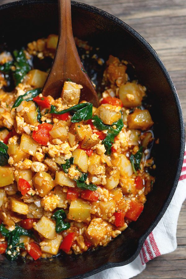 Tofu Scramble Breakfast Skillet - #recipe by #eatwell101 - https://www.eatwell101.com/tofu-scramble-recipe