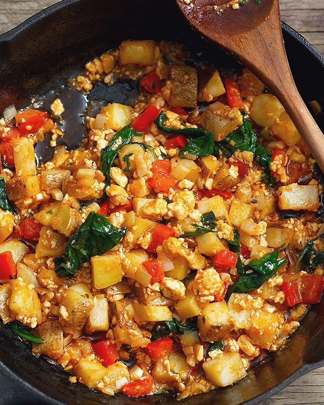 Tofu Scramble Breakfast Skillet - #recipe by #eatwell101 - https://www.eatwell101.com/tofu-scramble-recipe
