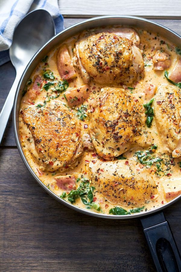 One Pan Chicken and Potatoes with Garlic Parmesan Spinach Cream Sauce - #recipe by #eatwell101 - https://www.eatwell101.com/chicken-potatoes-with-garlic-parmesan-cream-sauce